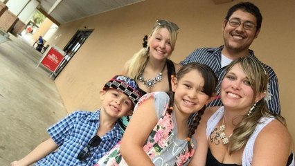 Sie wirken wie eine ganz normale Familie, doch sie führen eine außergewöhnliche Beziehung