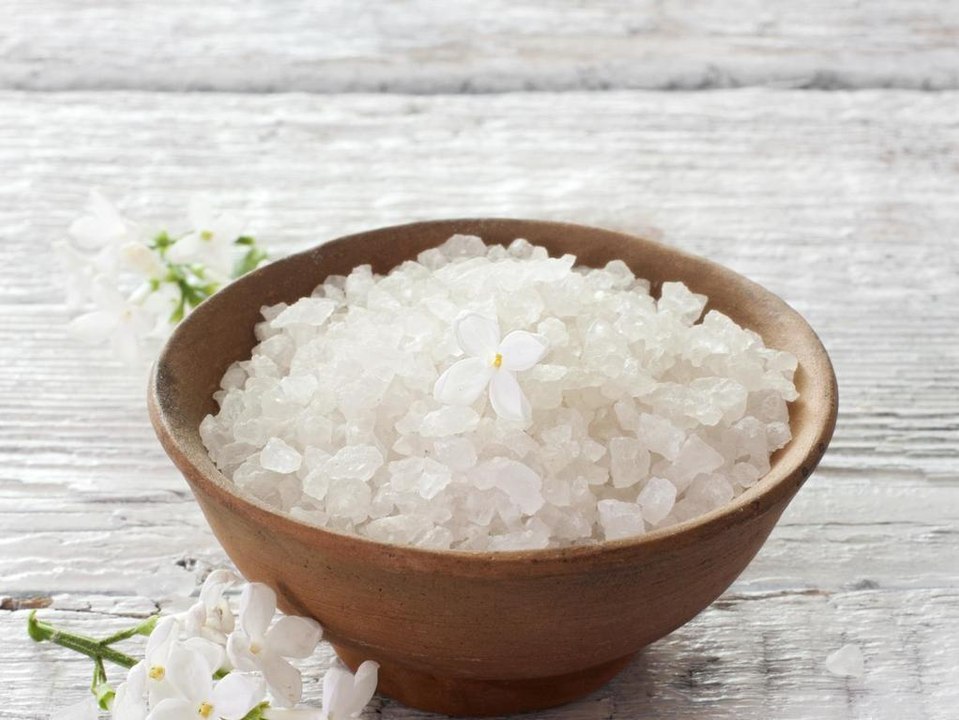 Bittersalz hat eine unglaubliche Wirkung auf Körper und Geist. Entdecke, was passiert!