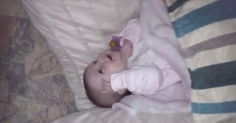 Er filmt im perfekten Moment: Seine Tochter spricht ihre erstes Wort