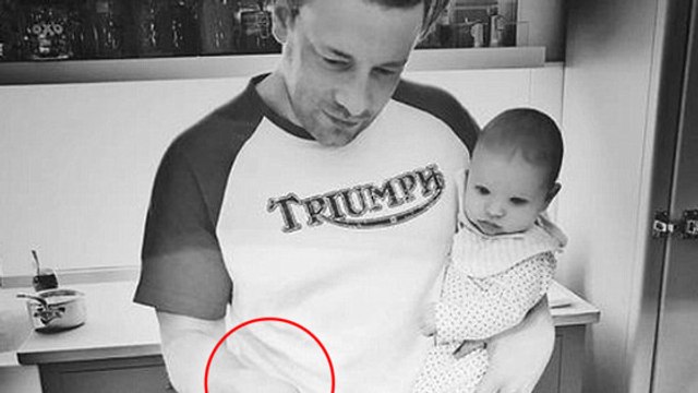 Jamie Oliver postet ein Foto, auf dem er mit seinem Baby kocht ...seine Fans sind schockiert!