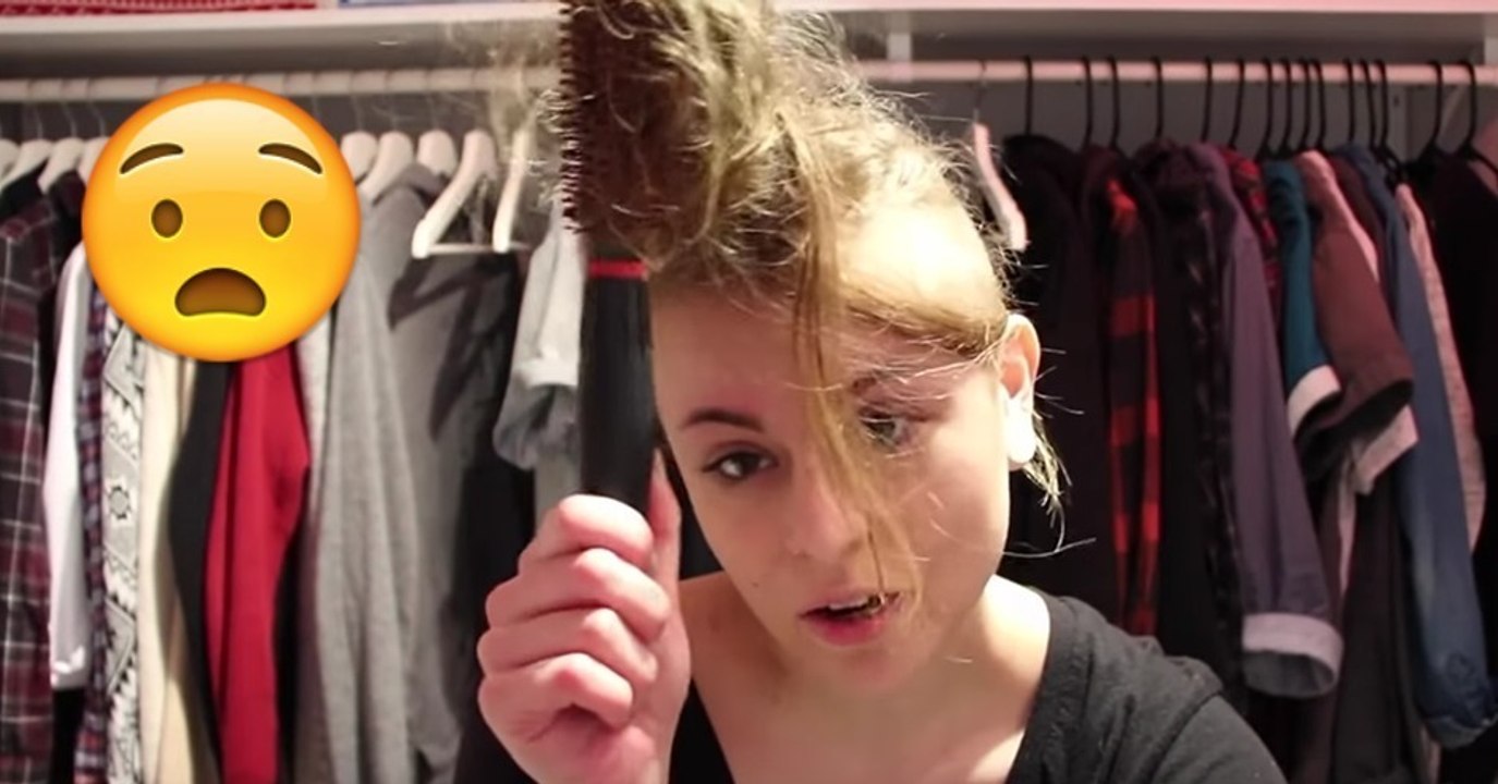 Der Albtraum-Notfall einer Frau, deren Haar in einer Rundbürste feststeckt!