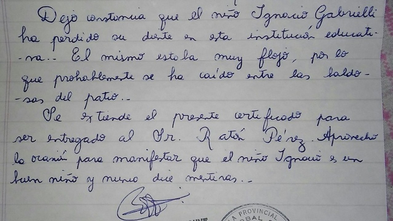 Argentinien: Seine Lehrerin schreibt ihm ein Attest, um zu bezeugen, dass er einen Milchzahn verloren hat