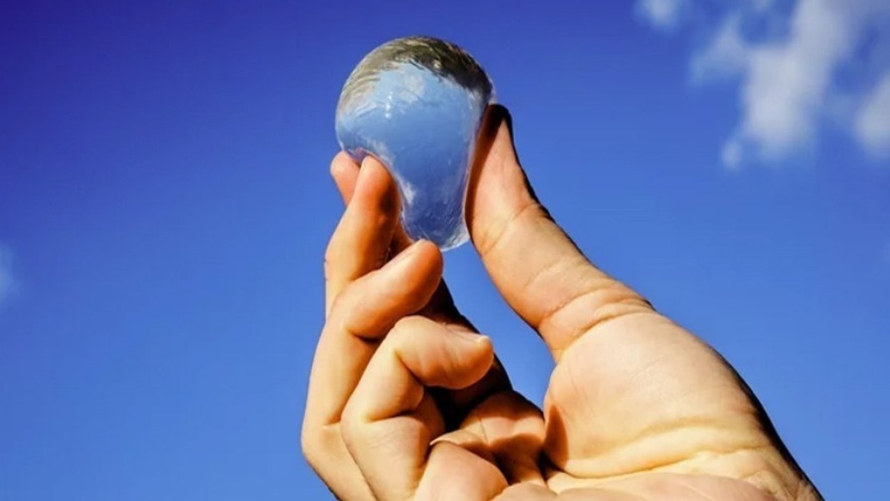 Ooho! Die essbare Wasserblase, die Plastikflaschen überflüssig macht!