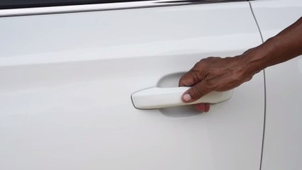 Wenn du eine Münze an deiner Autotür siehst, musst du sofort richtig reagieren