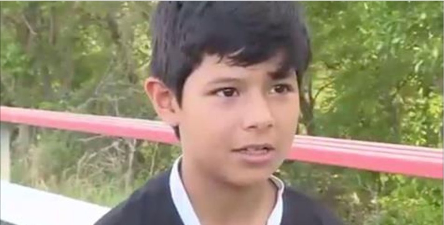 Achtjähriges Mädchen hat kurze Haare und wird von einem Fußballturnier ausgeschlossen