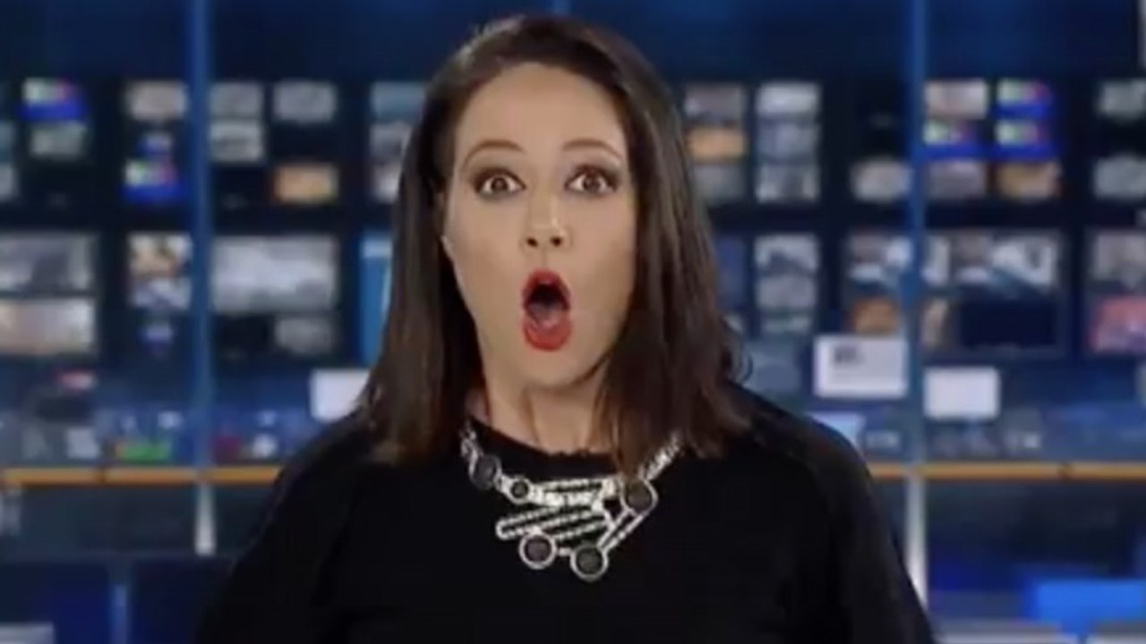 Als die Livesendung beginnt, wird diese Moderatorin in flagranti erwischt! Doch dann...