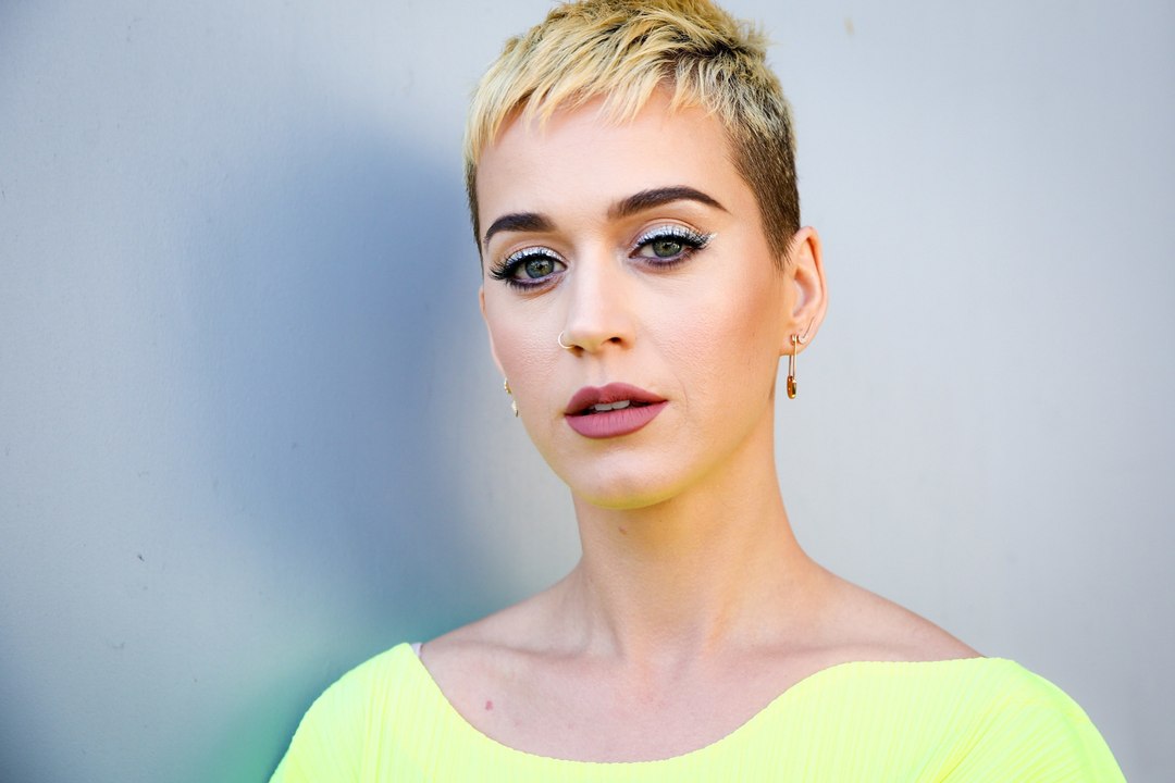Jetzt verrät Katy Perry endlich den traurigen Grund ihrer neuen Frisur!
