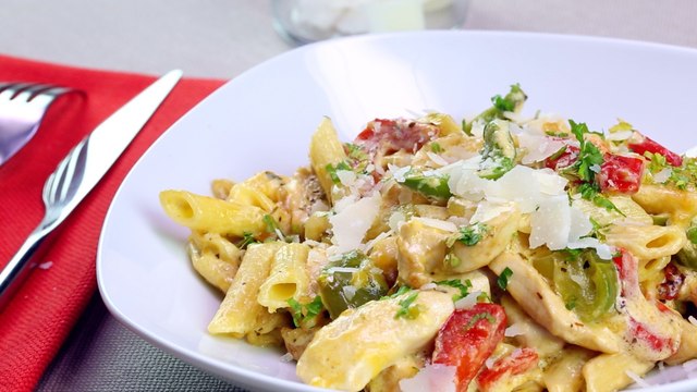 Rezept: One Pot Pasta mit Hühnchen... Ein leckeres und ganz einfach zuzubereitendes Gericht!