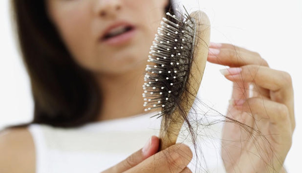 Haarausfall: Das sind die Ursachen und Lösungen