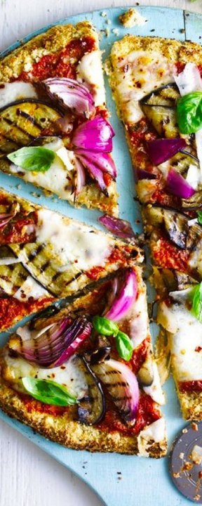 Rezept: Kalorienarme Pizza mit Blumenkohl und Merzer-Käse!