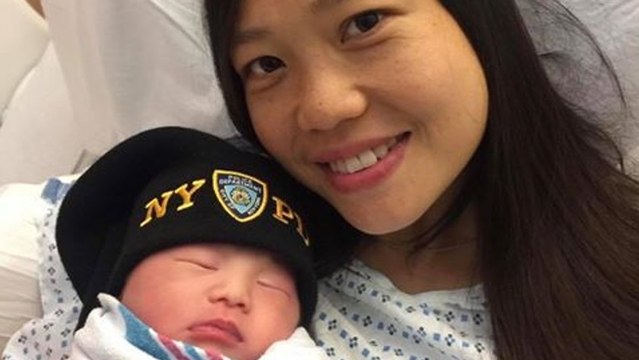 Zwei Jahre nach dem Tod ihres Mannes bringt sie sein Kind zur Welt!