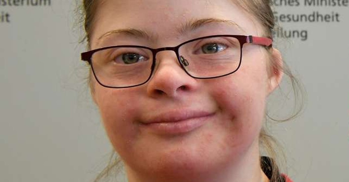 Mädchen mit Down-Syndrom schlägt neuen Schwerbehindertenausweis vor