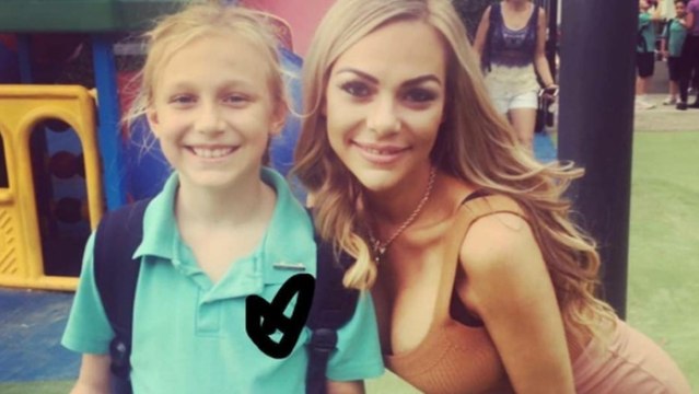 Als diese Mutter ihre Tochter von der Schule abholt, sorgt sie bei den übrigen Eltern für Aufregung!