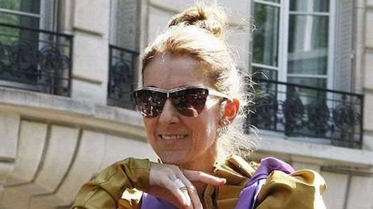 In Paris verblüfft Céline Dion alle mit ihrem exzentrischen Outfit!