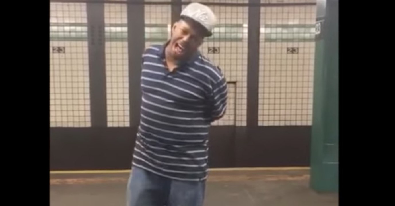 Mike Young: Vom obdachlosen U-Bahn-Sänger zum nächsten amerikanischen Supertalent