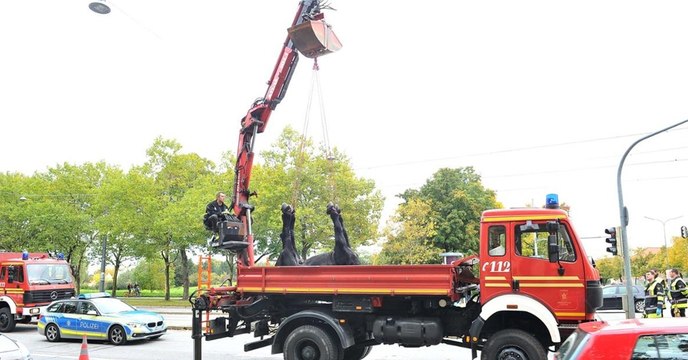 Drama um Wiesn-Pferd: Es zieht eine Kutsche vom Festzelt zum Stall und fällt plötzlich tot um