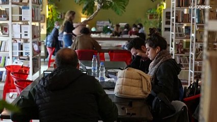 Liban : les cafés de Beyrouth, un refuge pour fuir la crise