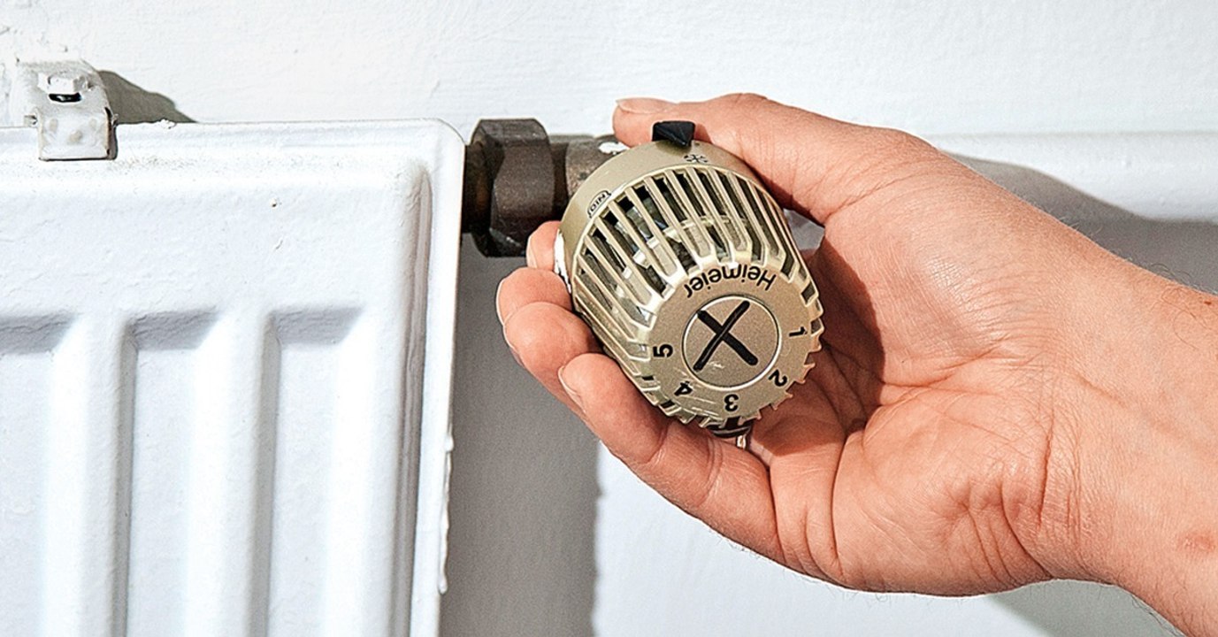 Mit diesem einfachen Handgriff spart ihr beim Heizen richtig Geld