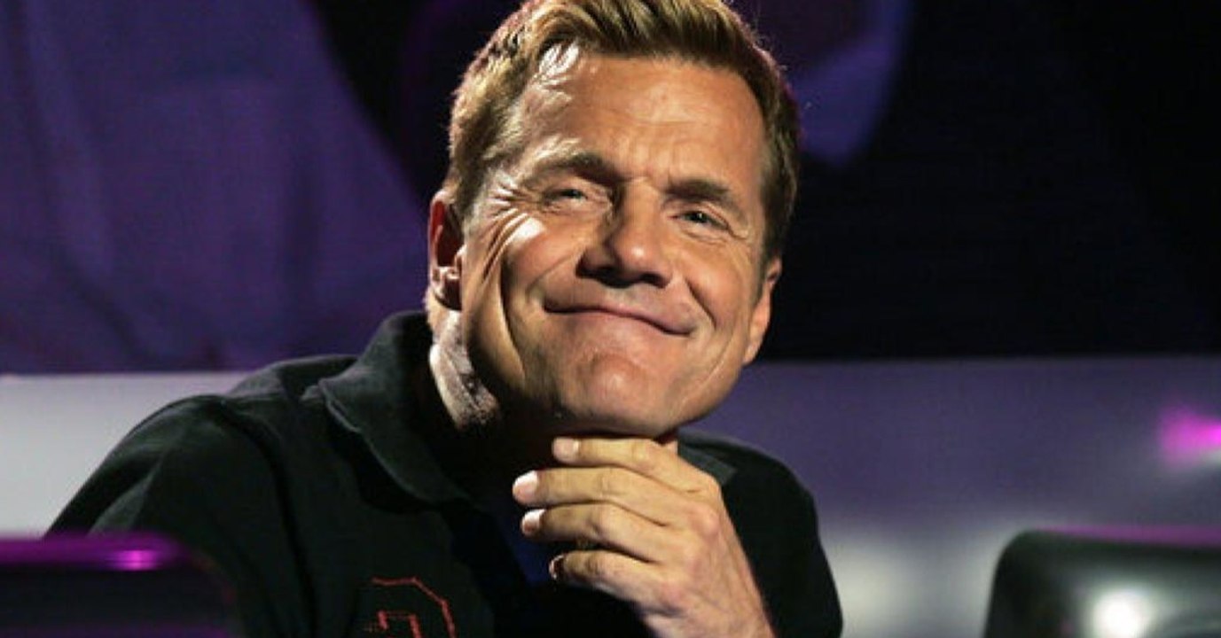 Dieter Bohlen kuschelt zu dritt. Entdecke, in wen er sich verliebt hat!