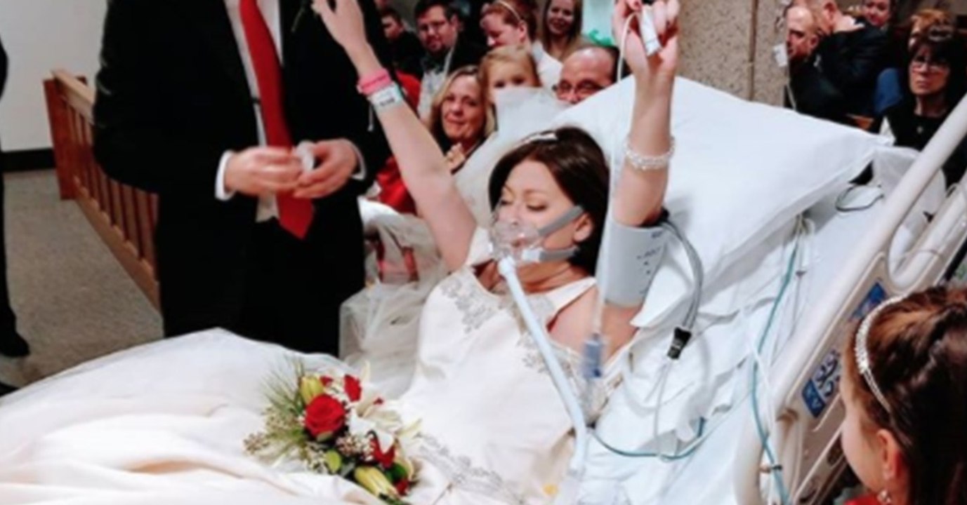 Die Braut gibt ihrem Verlobten das Ja-Wort. Nur kurze Zeit später ist sie tot.