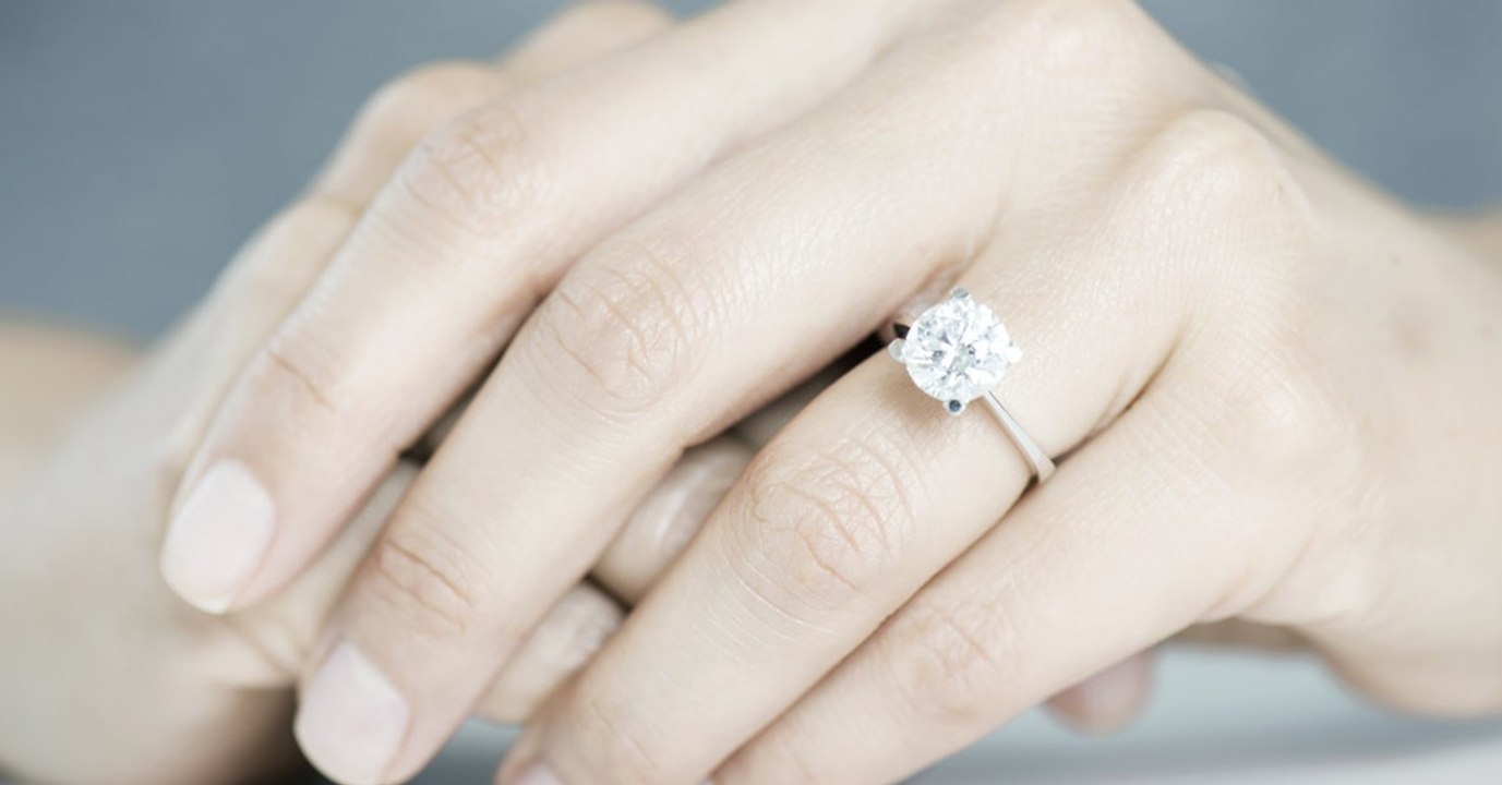 Falscher Verlobungsring: So wehrst du jede lästige Flirtattacke ab