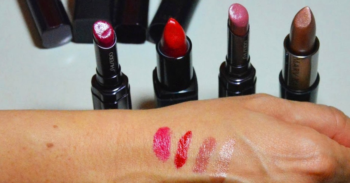 Aus diesem Grund solltest du Lippenstift niemals auf deiner Handfläche testen