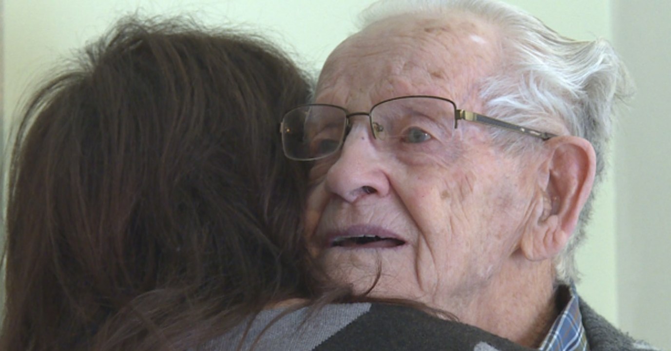 Die Heimleitung bricht ihm das Herz kurz vor Weihnachten!