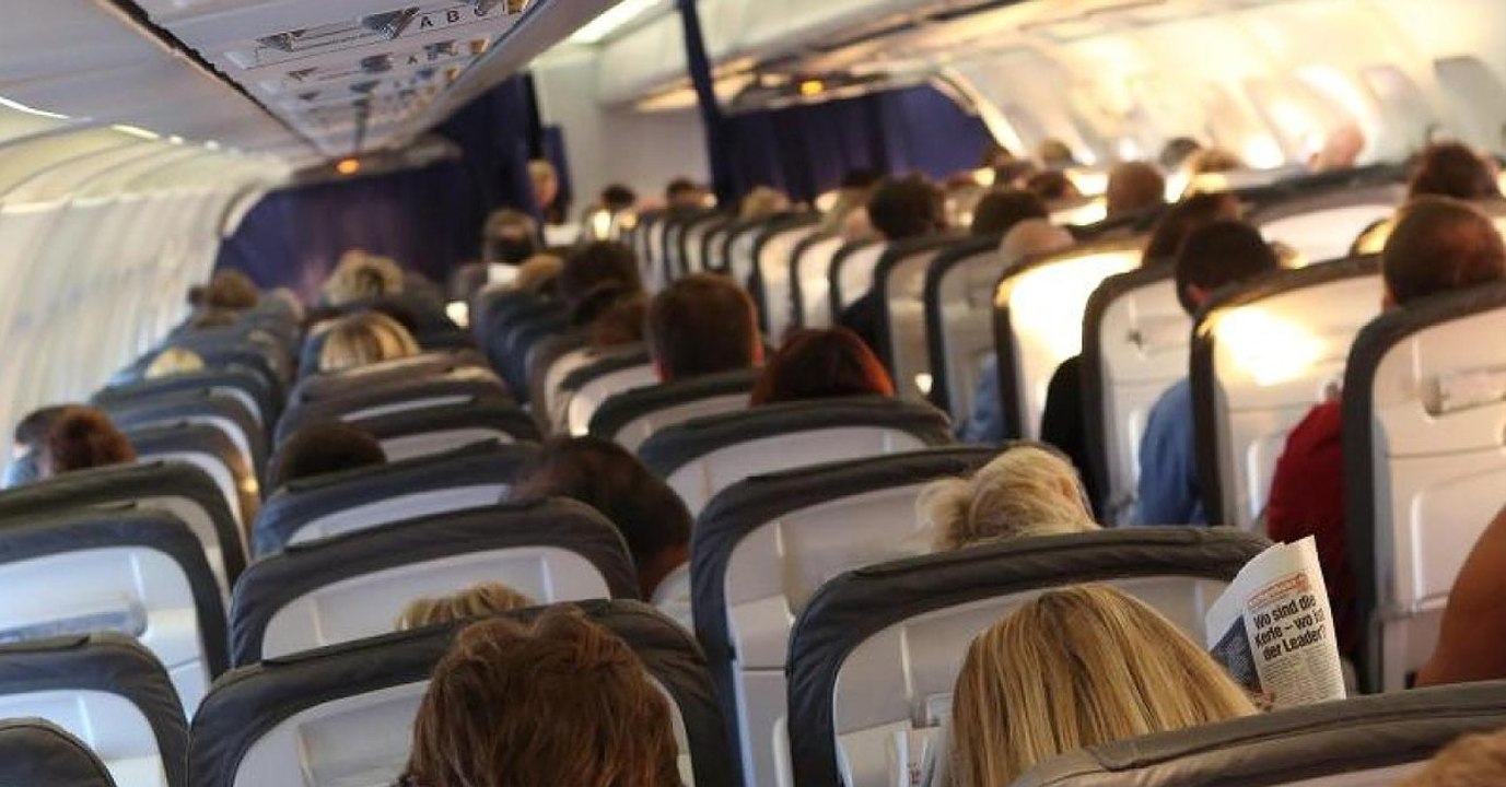 Ekel-Alarm: 5 Dinge, die ihr im Flugzeug nie anfassen solltet