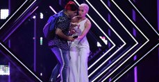 Eurovision: Britische Sängerin SuRie gibt Interview nach Flitzer-Vorfall