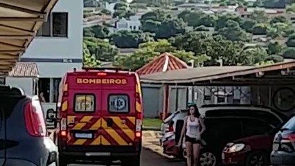 Vítima de acidente de trânsito é atendida dentro de residencial no Santa Cruz