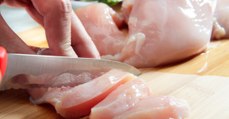 Geflügel: Sollte ich Hühnchenfleisch vor der Zubereitung waschen oder nicht?