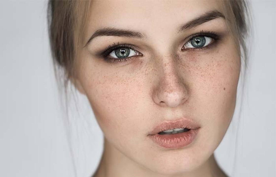 Semi permanentes Sommersprossentattoo: Resultat, Haltbarkeit, Risiken, Kosten und Alternativen