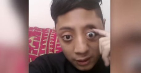 Was dieser junge Pakistaner gleich mit seinen Augen macht, glaubt man kaum!