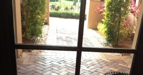 Vor ihrer Haustüre lauert ein tödlicher Riese