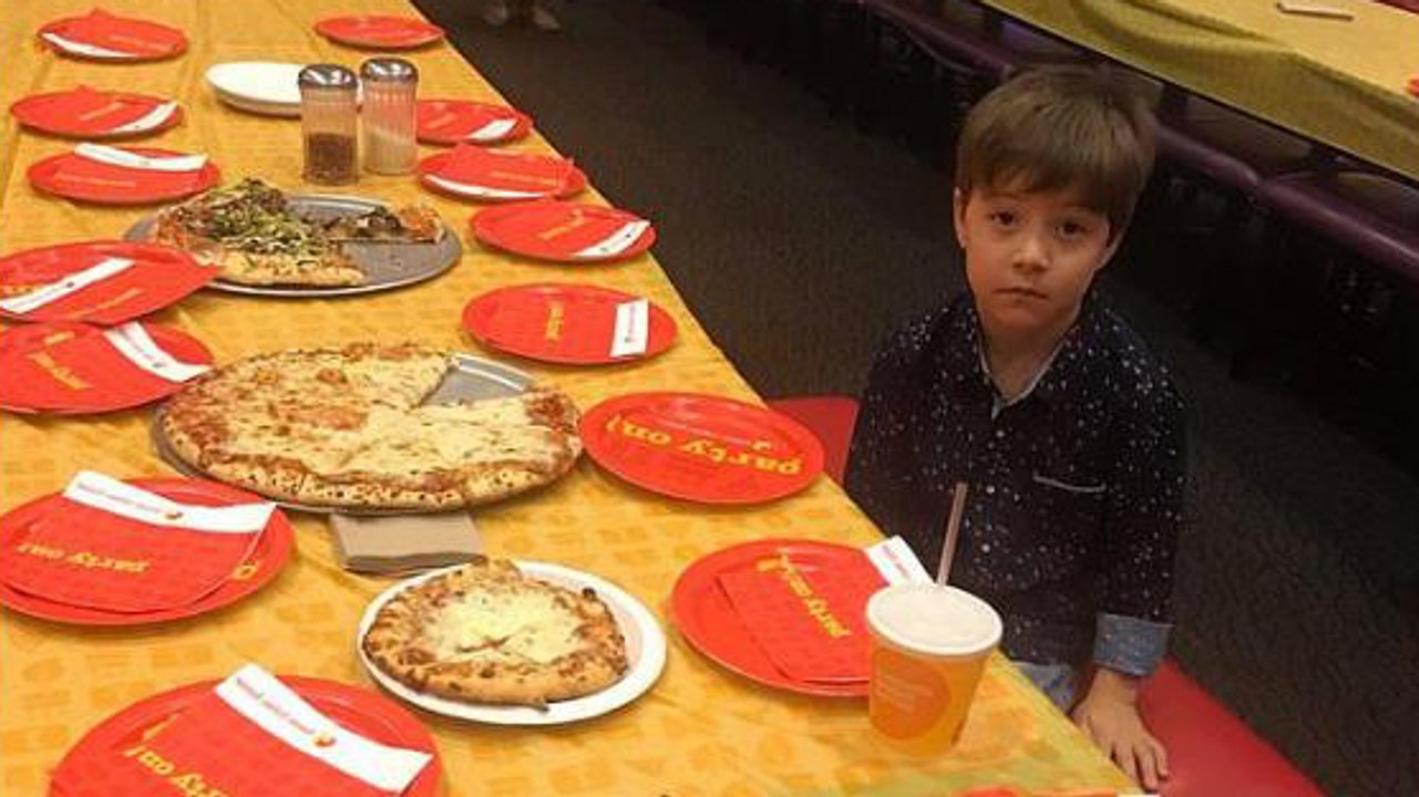 Er will seinen Geburtstag feiern, doch niemand kommt!