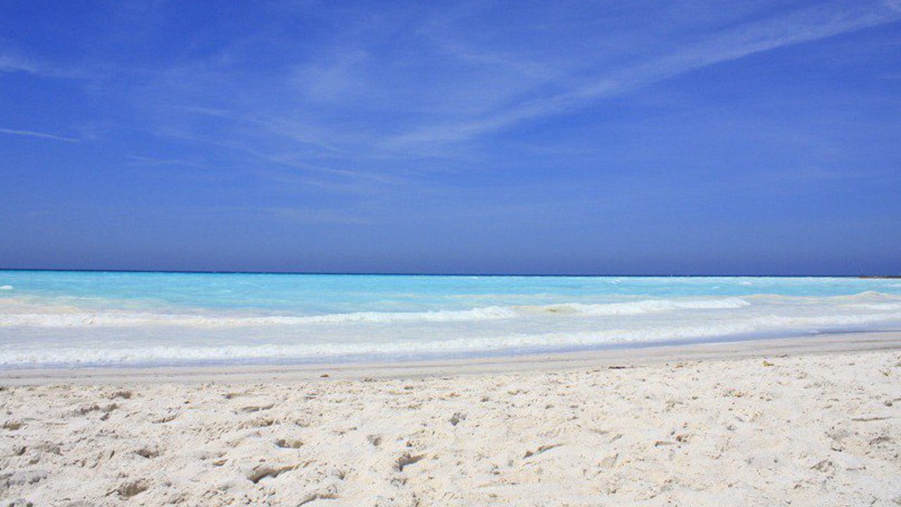 Italien: Glasklares Meer und strahlend weißer Strand - doch die Ursache ist grauenvoll