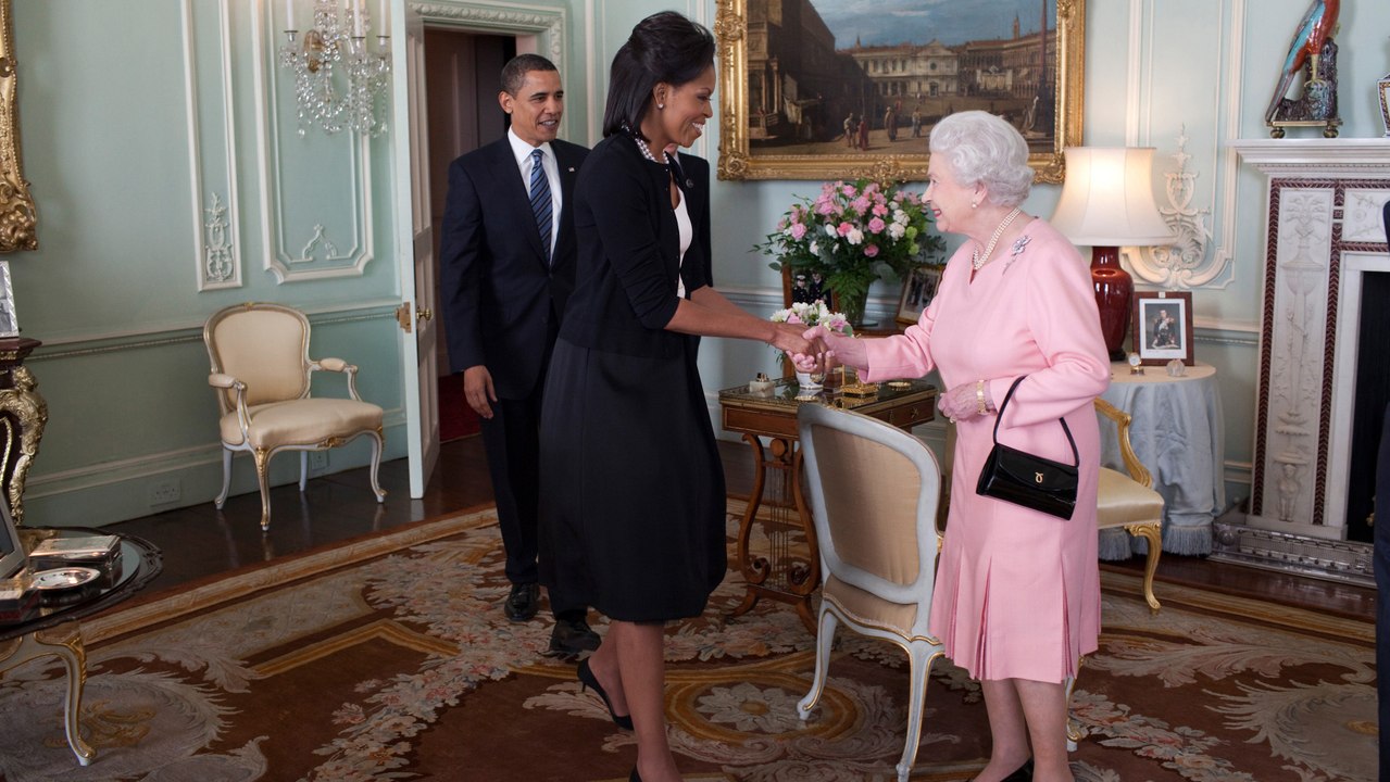 Michelle Obama: Das Geheimnis hinter dem Umarmungs-Fauxpas mit der Queen