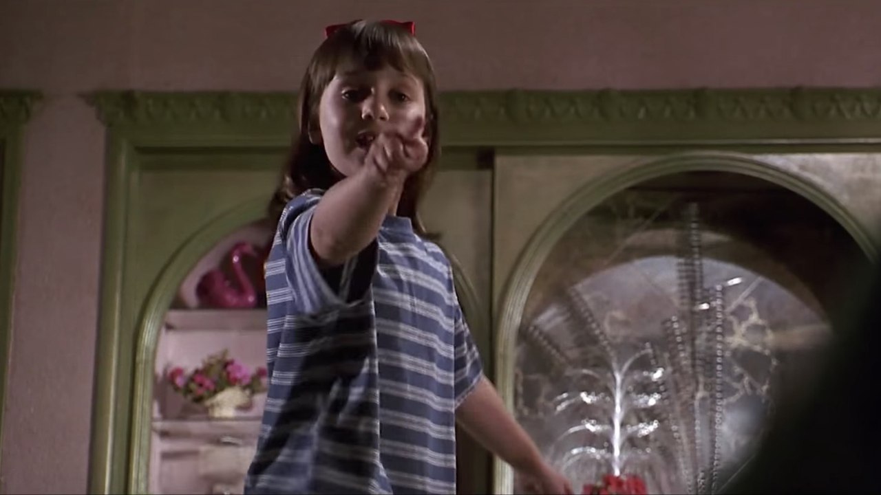 Die „Matilda Challenge“: Die urkomische Challenge, die uns in die Kindheit zurückversetzt