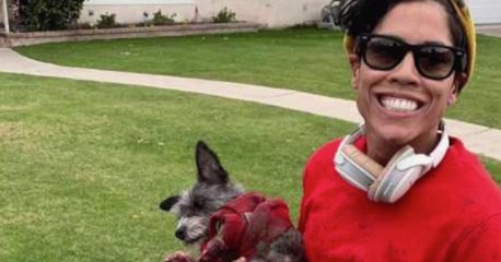 Sie bindet ihren Hund am Roller fest - und tritt aufs Gas