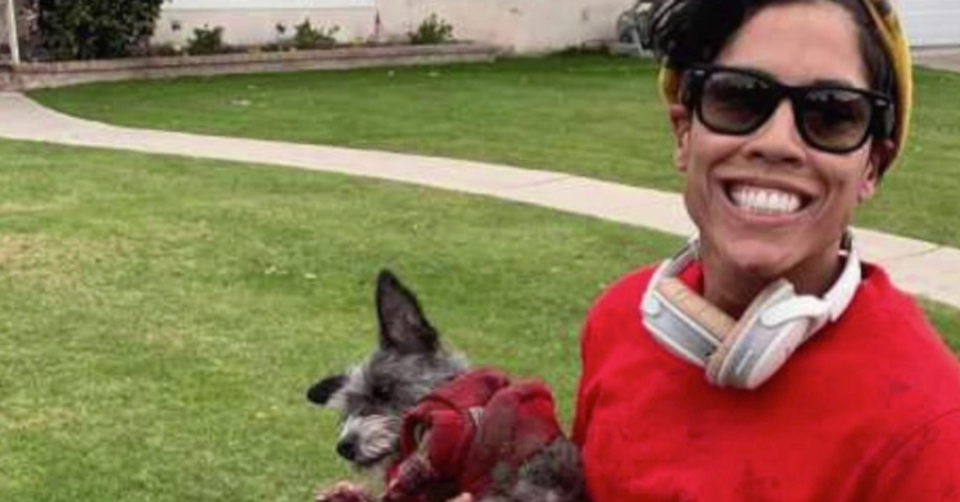 Sie bindet ihren Hund am Roller fest - und tritt aufs Gas