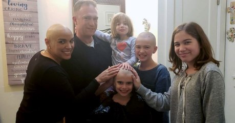 Sie rasieren sich eine Glatze. Der Grund rührt zu Tränen