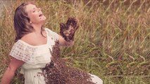 Shooting mit Bienen: Darum setzt diese Frau sich und ihr ungeborenes Kind der Gefahr aus