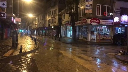 Uzunköprü'de sağanak yağış etkili oluyor