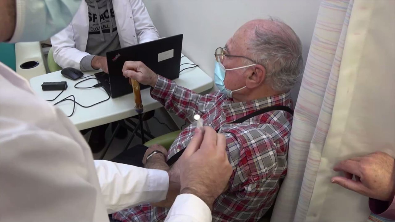 Covid-19: Darum zögern viele Pflegekräfte, sich impfen zu lassen