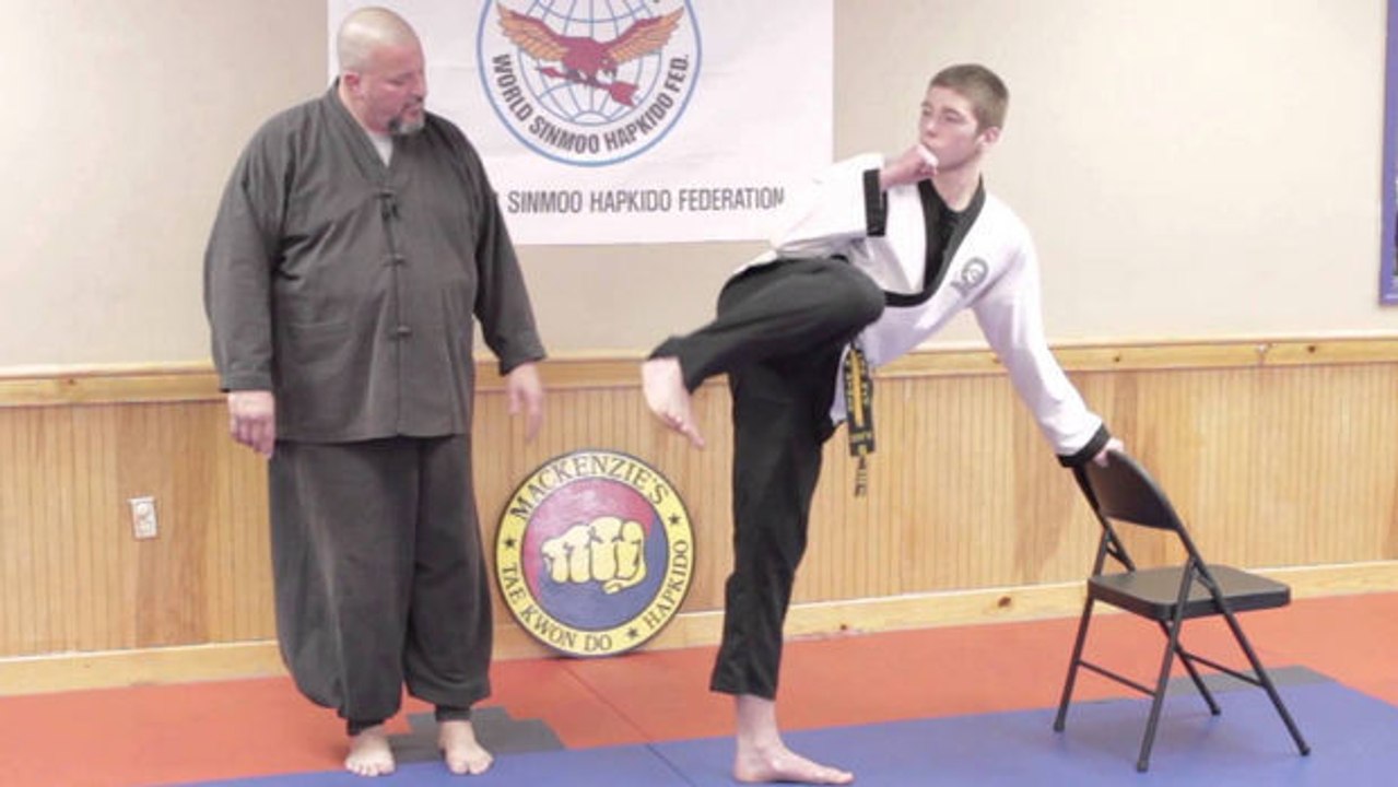 Hapkido: Mit dieser Technik verbessert ihr die Höhe eures High Kicks in nur einer Woche