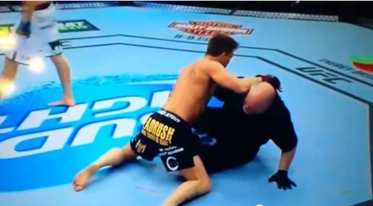 MMA: K.O. in nur 30 Sekunden! Sam Stout versucht den Schiedsrichter anzugreifen