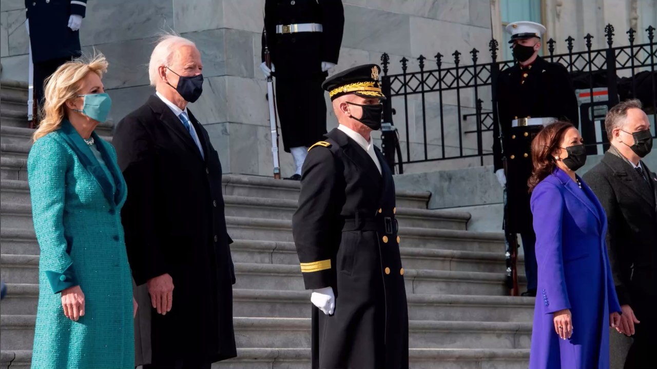 Amtseinführung von Kamala Harris: Eine andere Frau zieht alle Blicke auf sich!