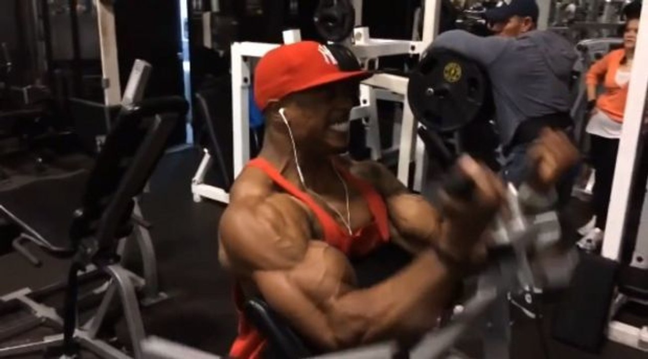 Motivation : entdecken sie das training und den unglaublichen körper von simeon panda