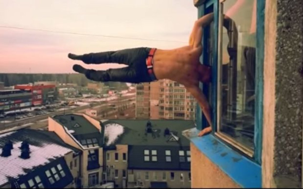Krafttraining: Dieser Russe geht ein hohes Risiko bei seinem Street Workout ein