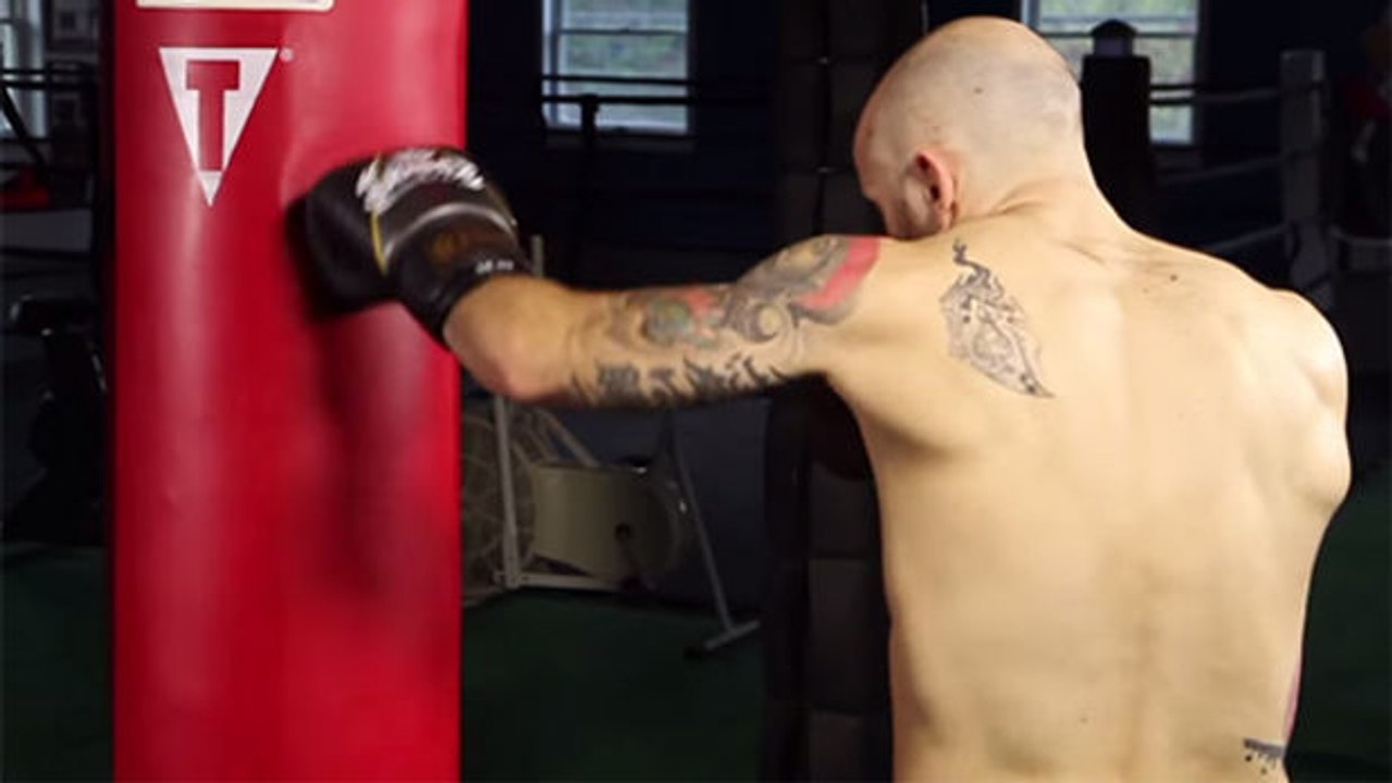 Muay Thai: Lernt hier, wie ihr effektiv und hart mit der Faust zuschlagt